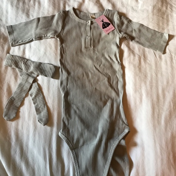 Infant gown with matching head wrap - Picture 2 of 2